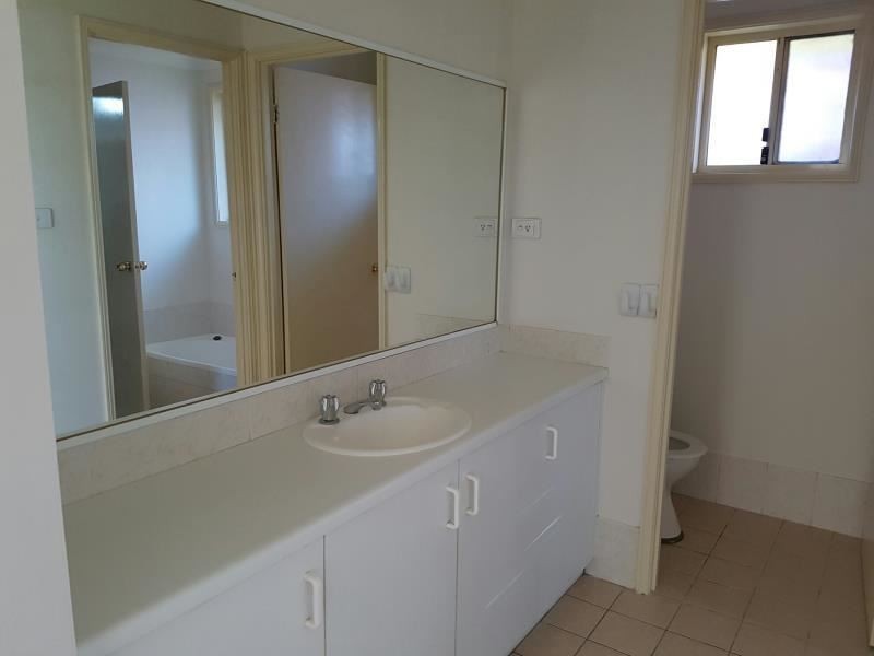 7 Francisco Crescent, Rosemeadow NSW 2560