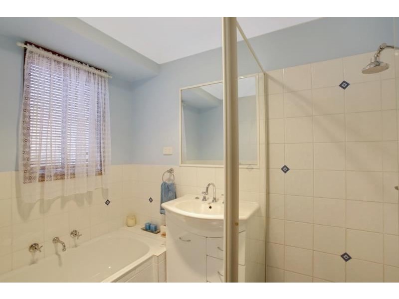 10 Swiveller Close, Ambarvale NSW 2560
