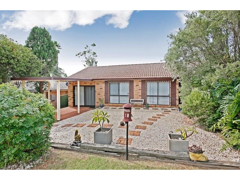 10 Donalbain Circuit, Rosemeadow NSW 2560