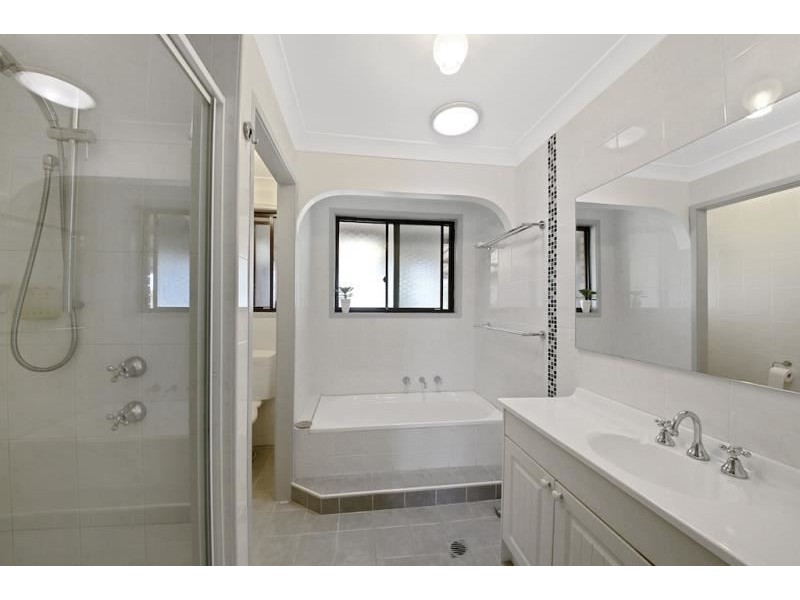 10 Donalbain Circuit, Rosemeadow NSW 2560