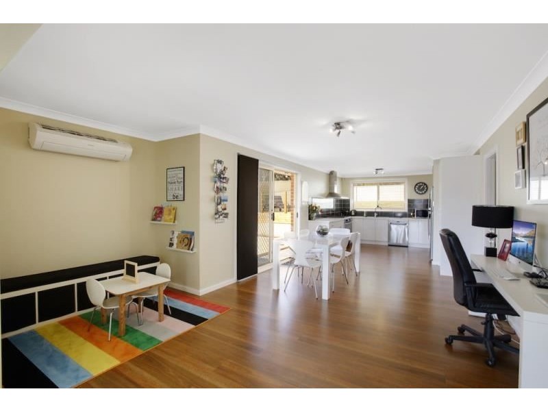 10 Meredith Crescent, St Helens Park NSW 2560