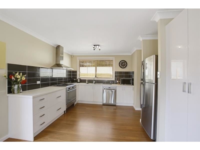 10 Meredith Crescent, St Helens Park NSW 2560