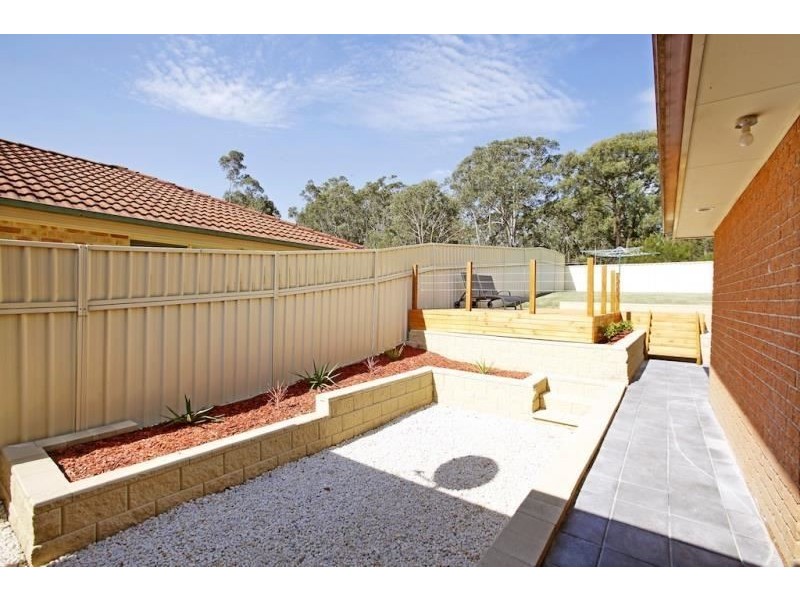 10 Meredith Crescent, St Helens Park NSW 2560
