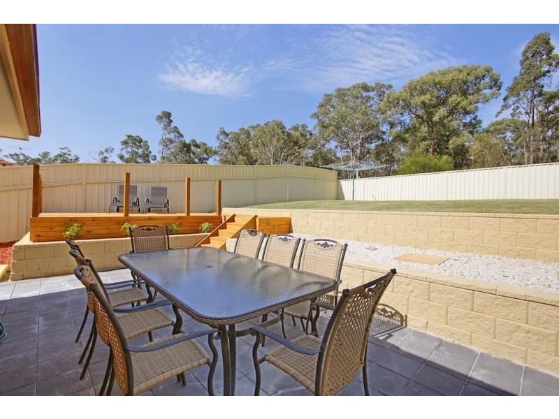 10 Meredith Crescent, St Helens Park NSW 2560