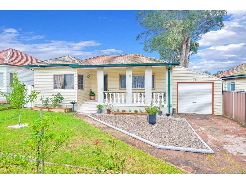 31 Hoddle Avenue, Bradbury NSW 2560