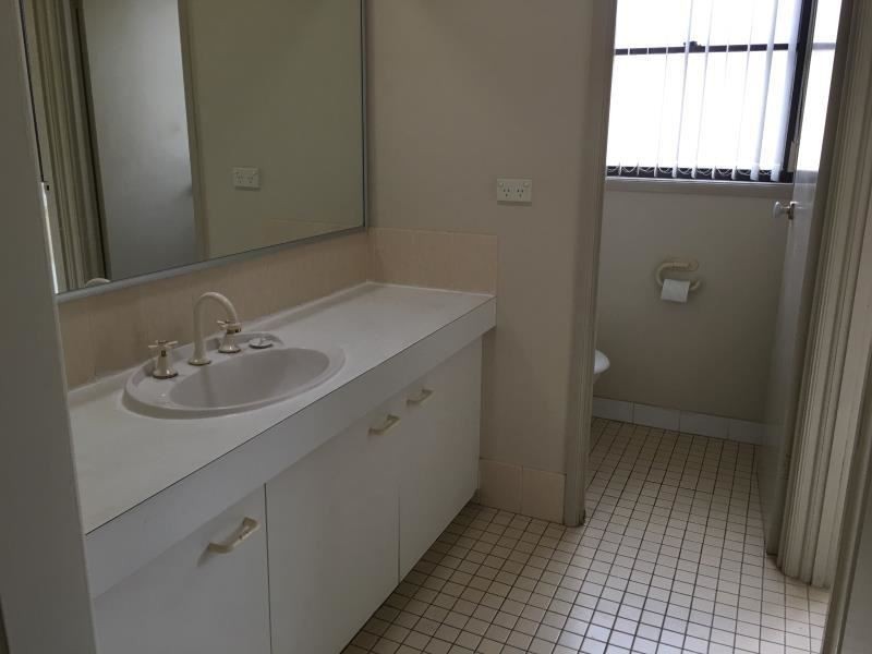 3 Donalbain Circuit, Rosemeadow NSW 2560