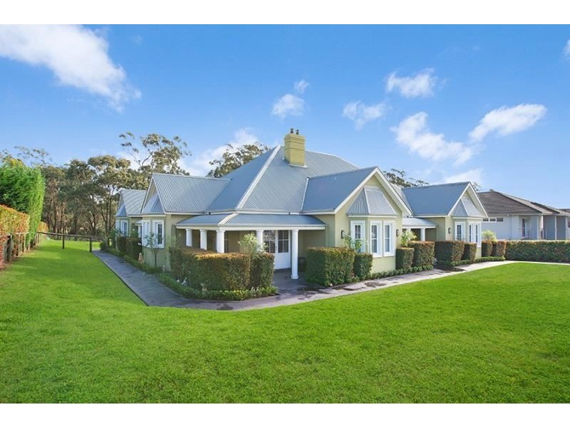 9 Domenics Place, Grasmere NSW 2570