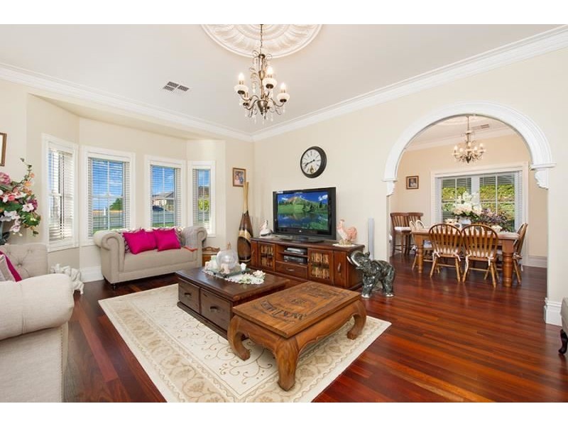 9 Domenics Place, Grasmere NSW 2570