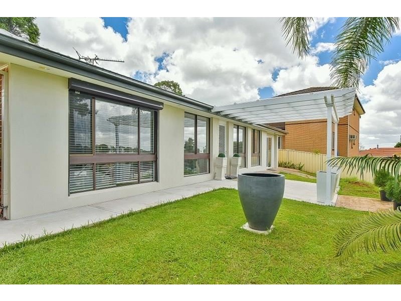 16 Edinburgh Crescent, St Andrews NSW 2566