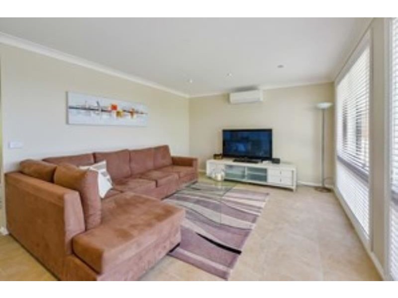 16 Edinburgh Crescent, St Andrews NSW 2566