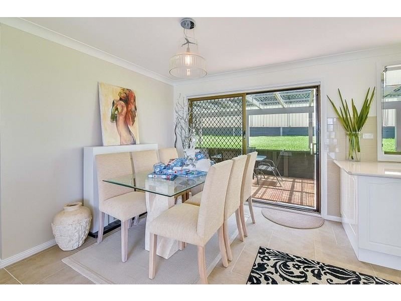 16 Edinburgh Crescent, St Andrews NSW 2566