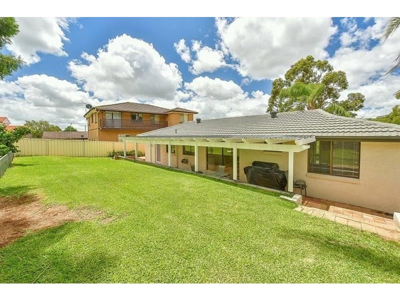 16 Edinburgh Crescent, St Andrews NSW 2566