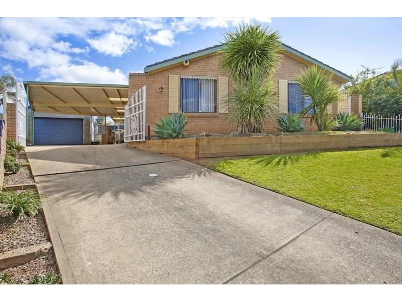 21 CLENNAM AVENUE, Ambarvale NSW 2560