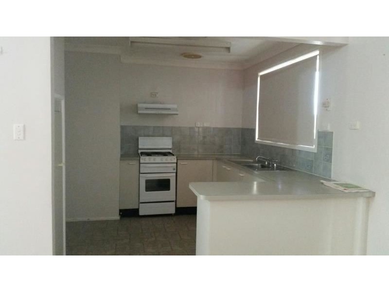 21 CLENNAM AVENUE, Ambarvale NSW 2560