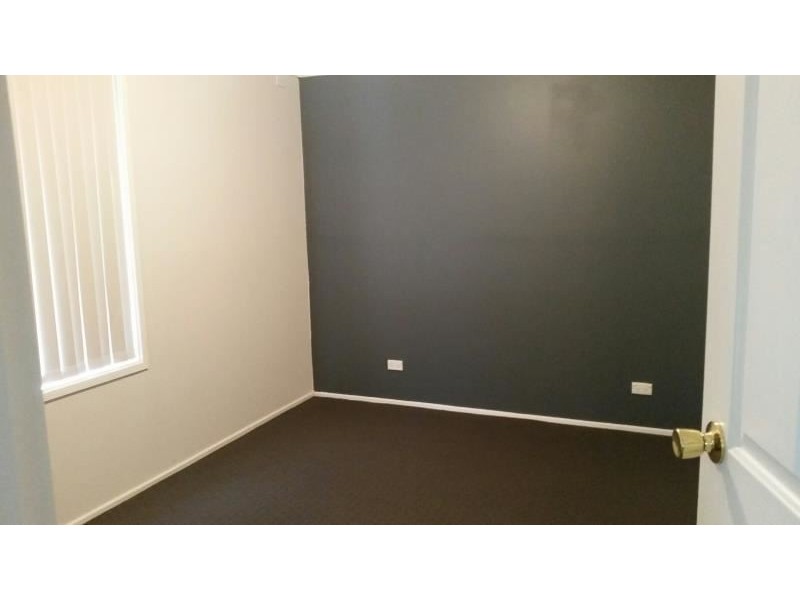 21 CLENNAM AVENUE, Ambarvale NSW 2560