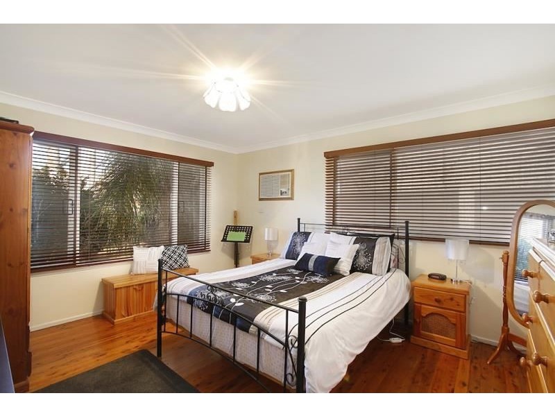 15 Manooka Crescent, Bradbury NSW 2560