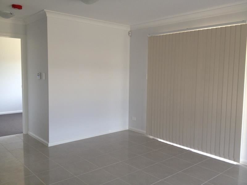 2A McCabe Place, Rosemeadow NSW 2560