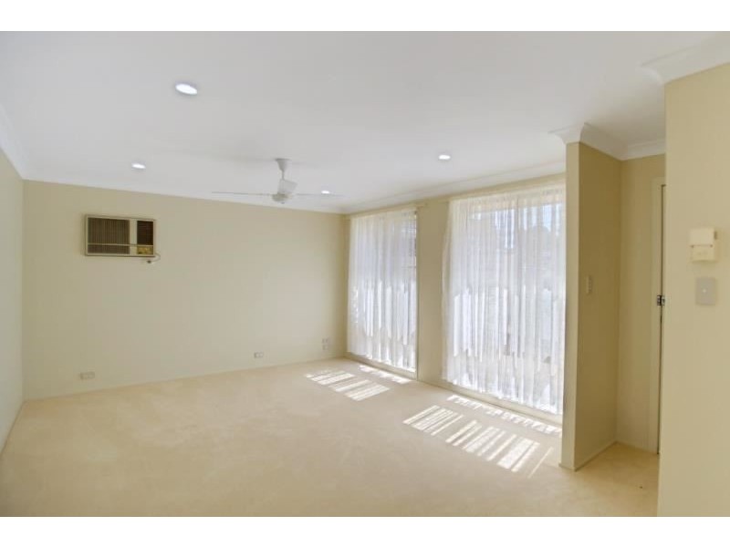 16 TUNGOO PLACE, St Helens Park NSW 2560