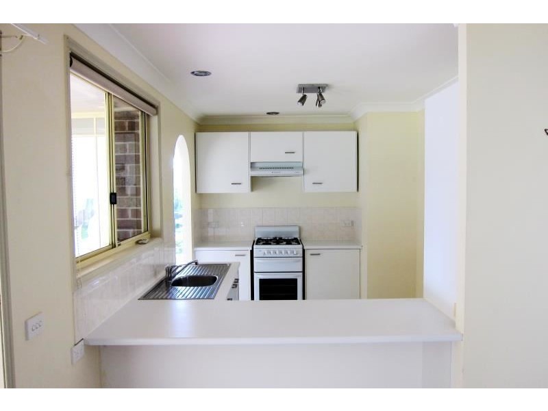 16 ELLIOT PLACE, St Helens Park NSW 2560