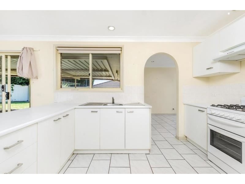 16 ELLIOT PLACE, St Helens Park NSW 2560