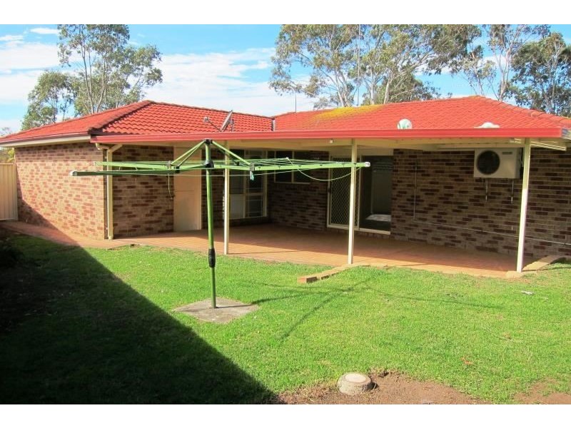 16 ELLIOT PLACE, St Helens Park NSW 2560