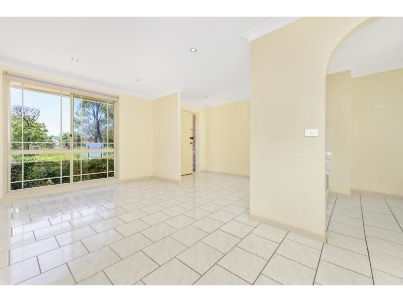 16 ELLIOT PLACE, St Helens Park NSW 2560