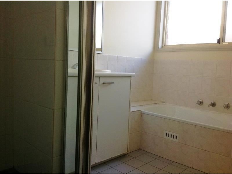 16 ELLIOT PLACE, St Helens Park NSW 2560