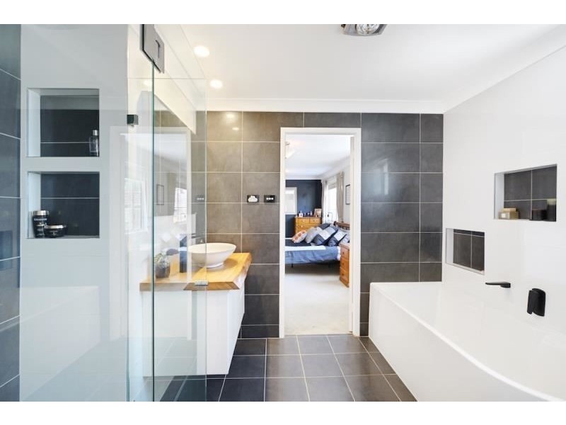 28 TANDARA AVENUE, Bradbury NSW 2560