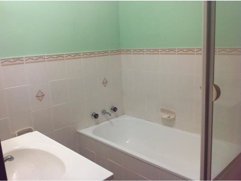 2/6-8 Second Avenue, Macquarie Fields NSW 2564