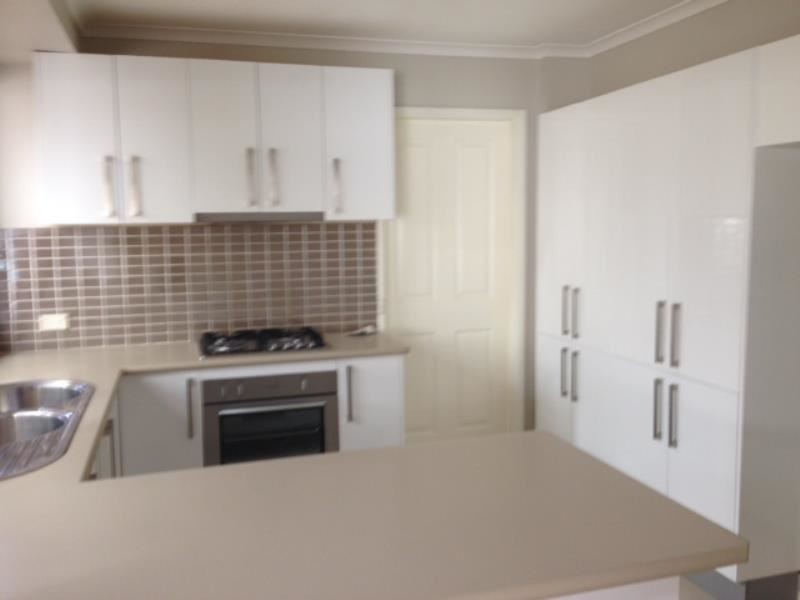3 Seyton Place, Rosemeadow NSW 2560