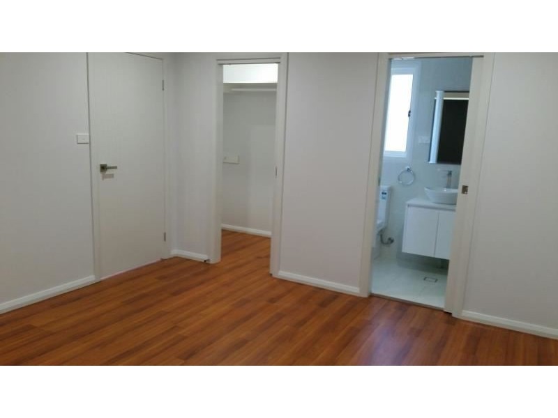 2/4 Richards Loop, Oran Park NSW 2570