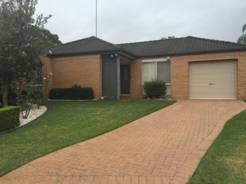 3 Dwyer Place, St Helens Park NSW 2560