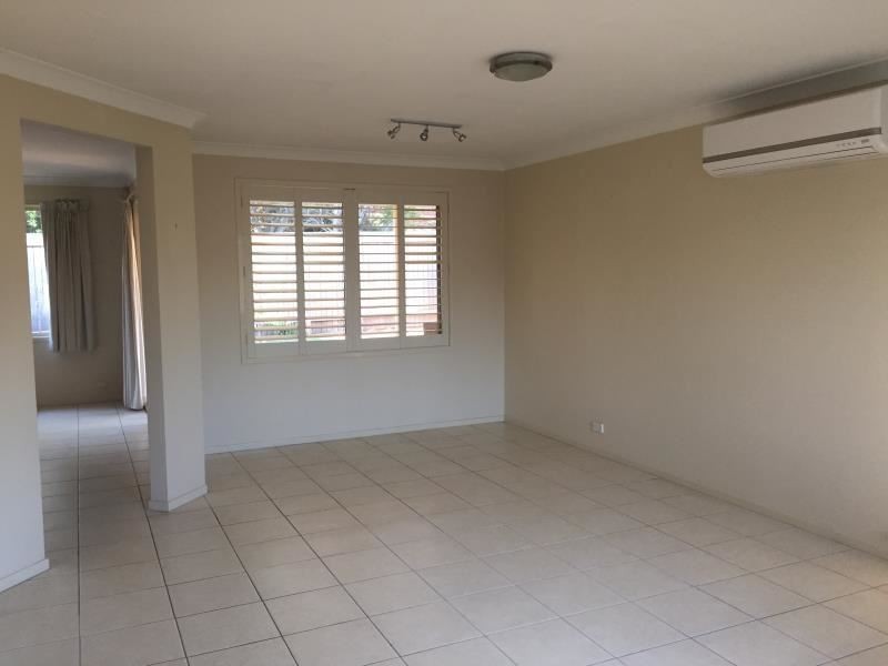 3 Dwyer Place, St Helens Park NSW 2560