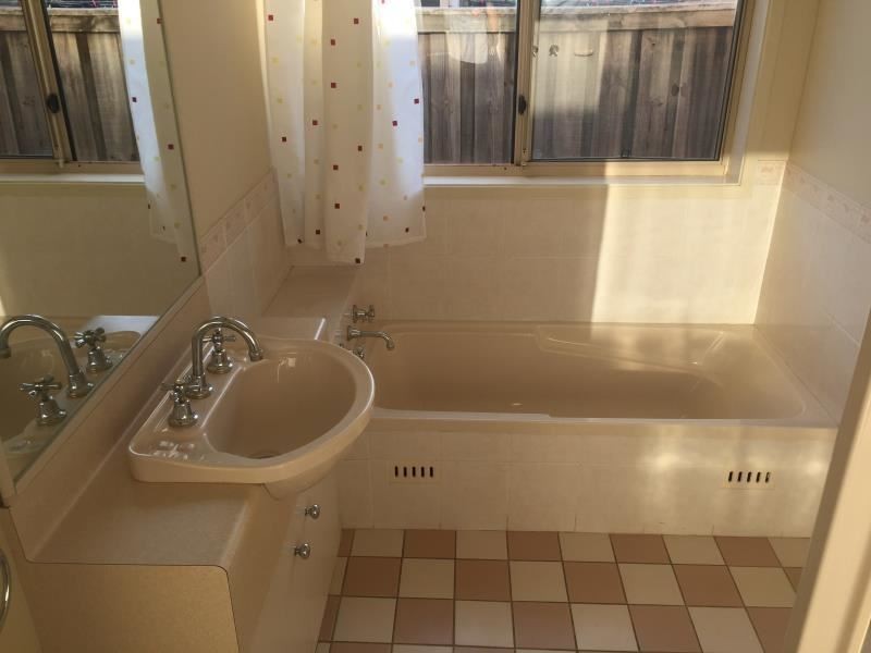 3 Dwyer Place, St Helens Park NSW 2560