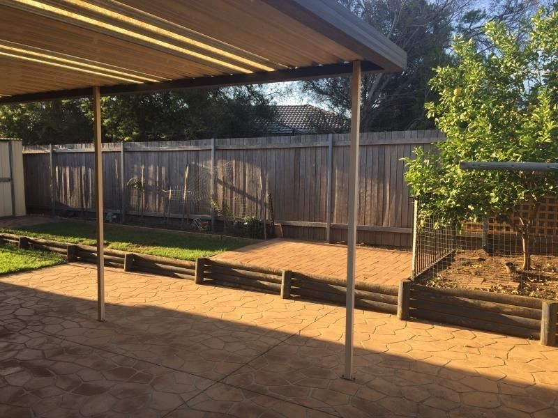 3 Dwyer Place, St Helens Park NSW 2560