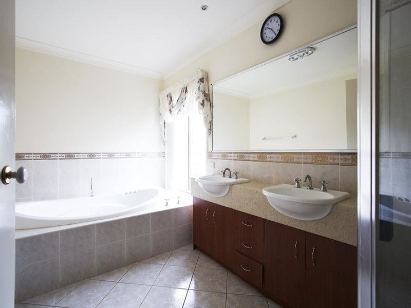 105 The Kraal Drive, Blair Athol NSW 2560