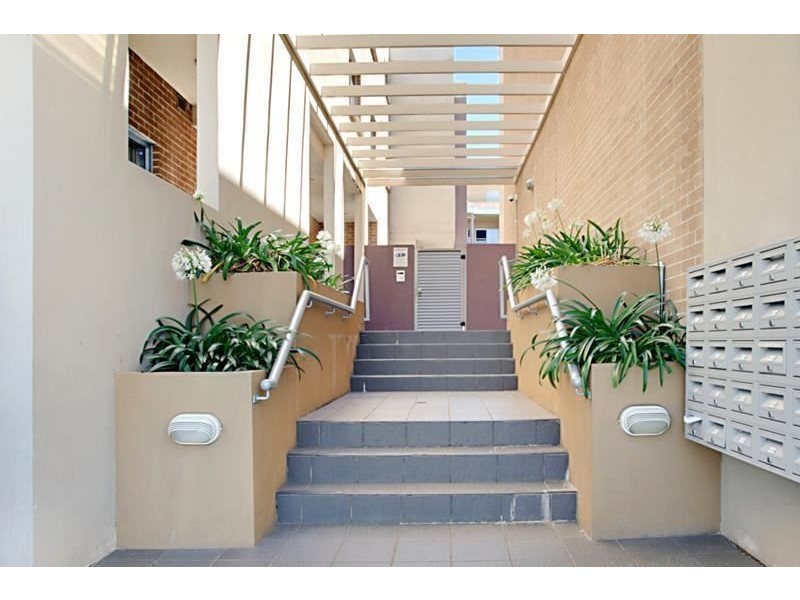 8/7-9 KING STREET, Campbelltown NSW 2560