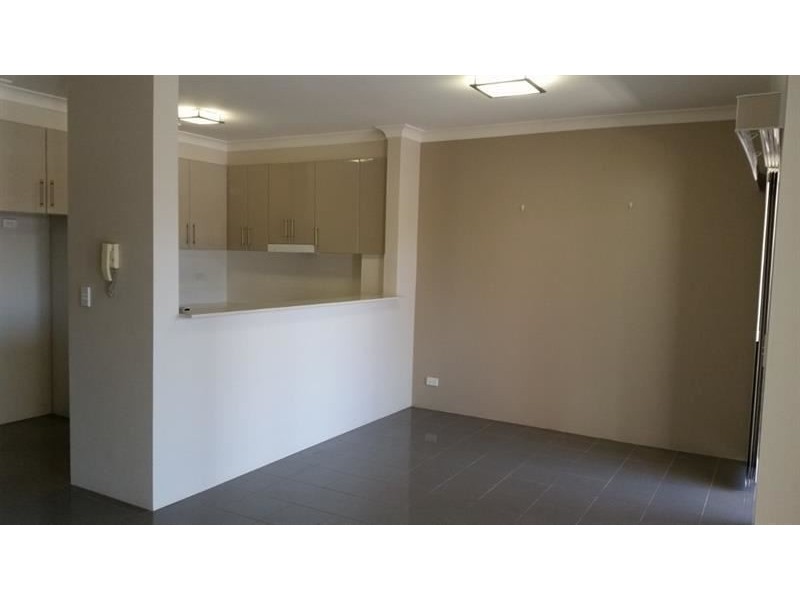8/7-9 KING STREET, Campbelltown NSW 2560
