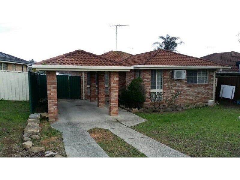 8 Moncrieff Close, St Helens Park NSW 2560
