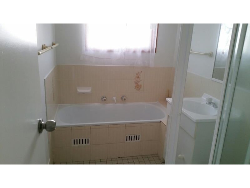 8 Moncrieff Close, St Helens Park NSW 2560