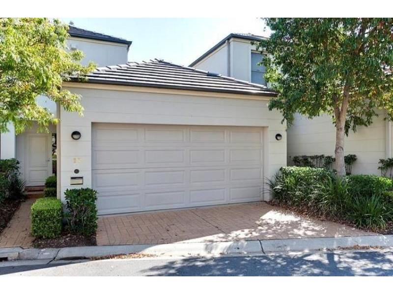 17 Jane Jarvis Way, Macquarie Links NSW 2565