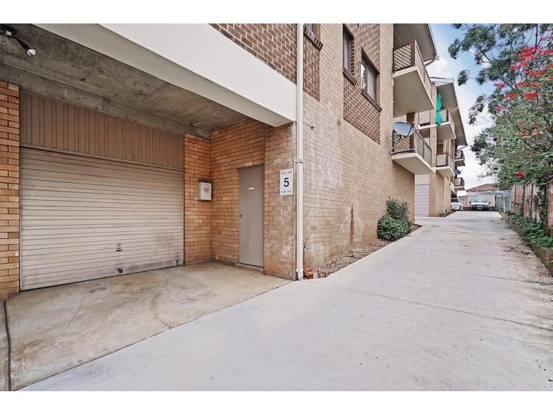 1/55 Warby Street, Campbelltown NSW 2560