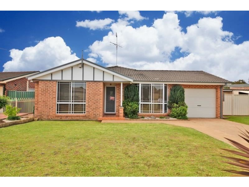 49 ROBSON CRESCENT, St Helens Park NSW 2560