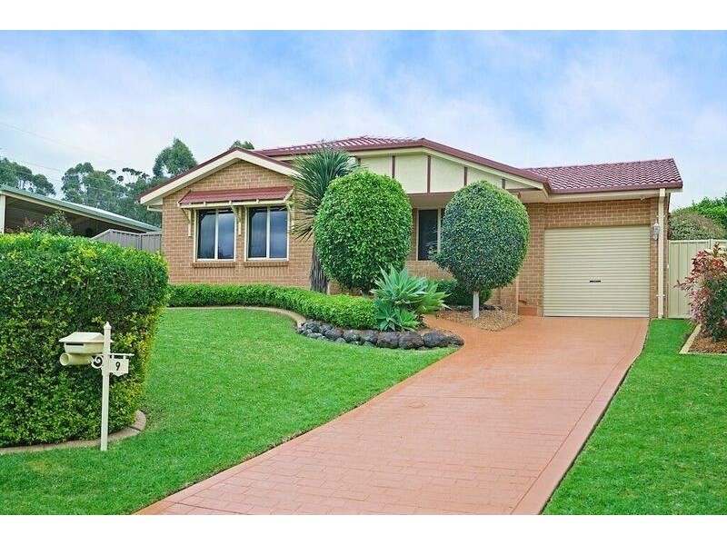 9 Stephano Place, Rosemeadow NSW 2560