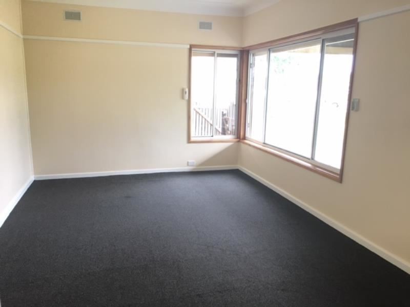21 Phelps Crescent, Bradbury NSW 2560