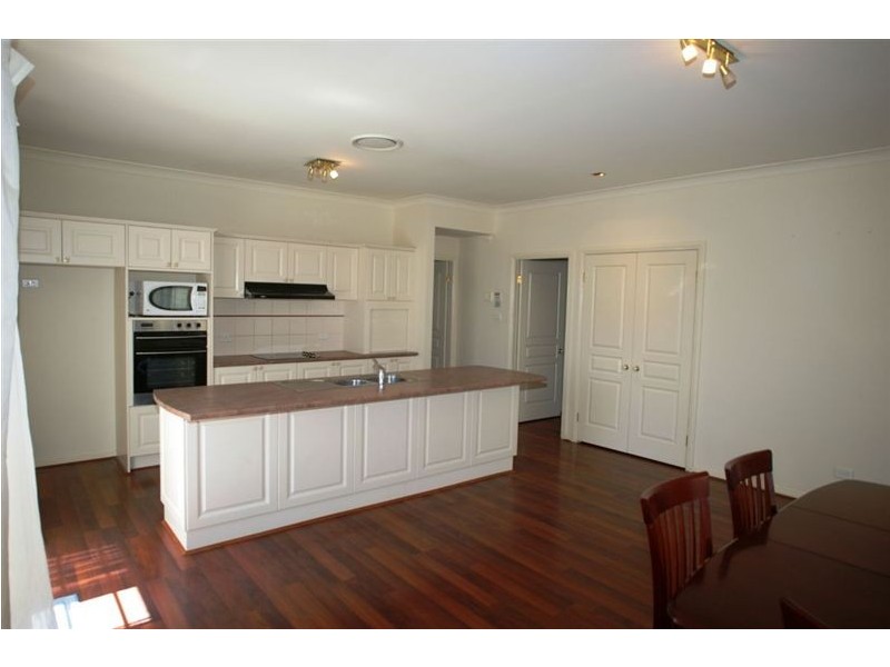 37 The Outlook, Kirkham NSW 2570