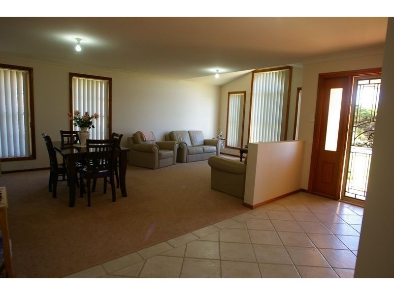 2 Ashford Circuit, Currans Hill NSW 2567