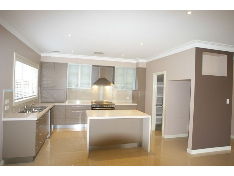 14 Rheinbergers Circuit, Elderslie NSW 2570