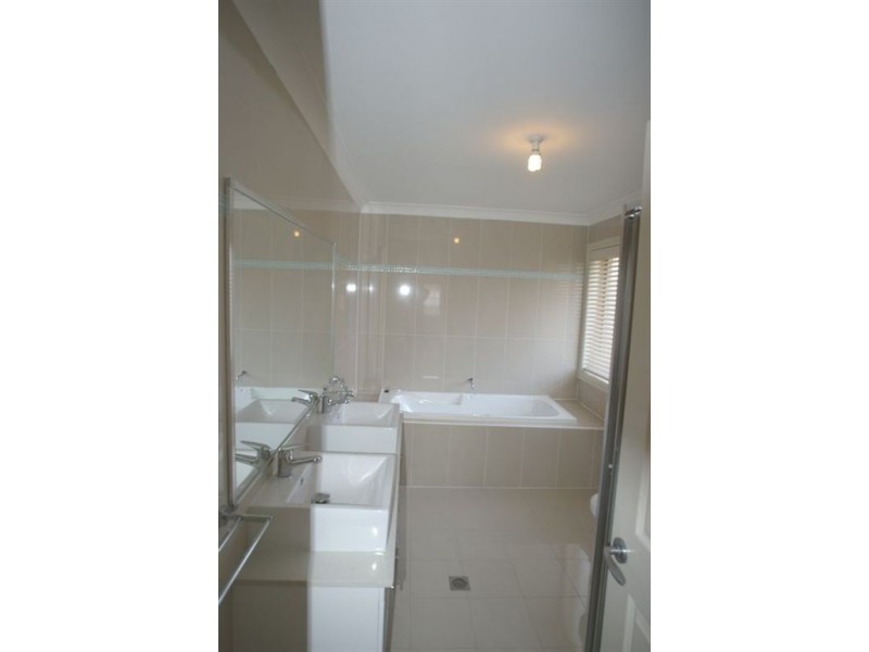 14 Rheinbergers Circuit, Elderslie NSW 2570