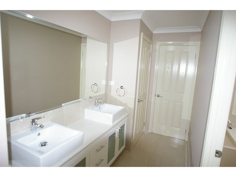 14 Rheinbergers Circuit, Elderslie NSW 2570